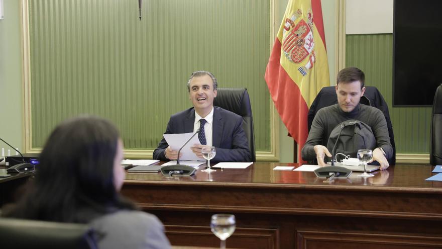 Vox Satisfecho con la medida: «Cumple con el pacto que firmamos con el Partido Popular»