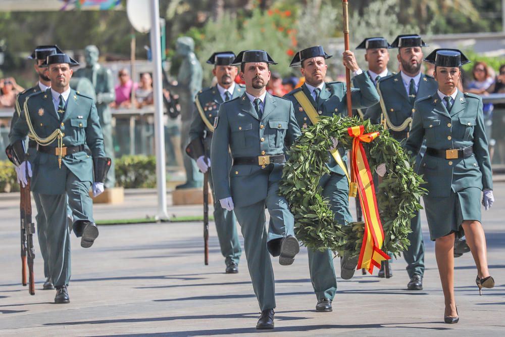 La Guardia Civil recibe un homenaje en Torrevieja