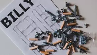 Los trabajadores de Ikea montan muebles en sus despachos: ¿por qué?