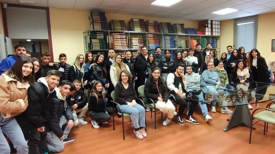 40 alumnos del instituto Pedro de Valdivia conocen El Periódico Extremadura