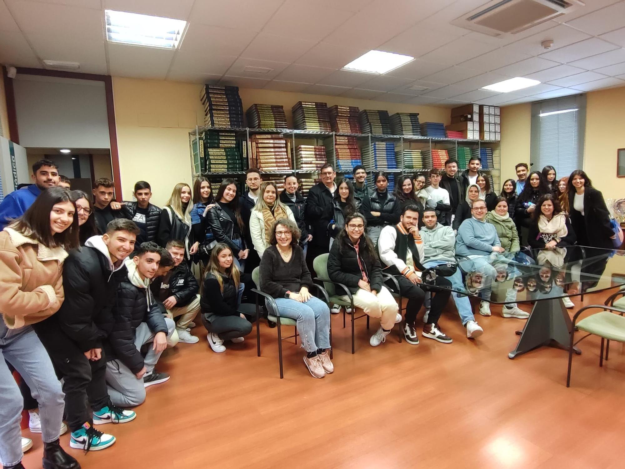 Galería | 40 alumnos del instituto Pedro de Valdivia conocen El Periódico Extremadura