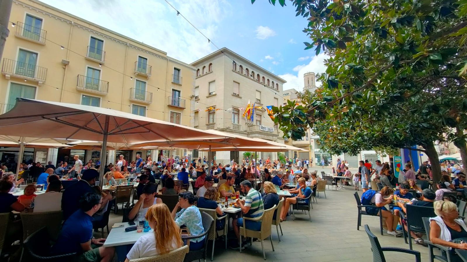 Gran afluència de visitants a la ciutat de Figueres