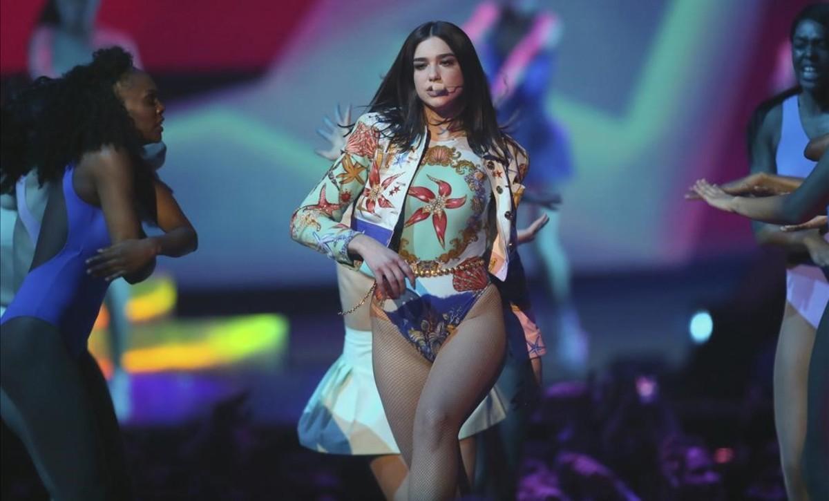 ecarrasco42250826 corrects spelling to dua lipa  dua lipa performs at the brit180222135804