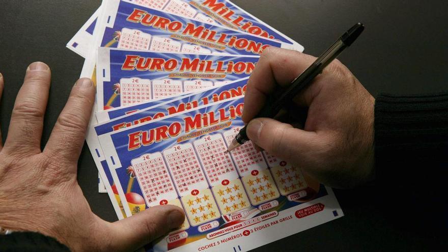 Guanyen 50 milions a l’Euromilions i prenen una decisió que revoluciona el seu poble per sempre