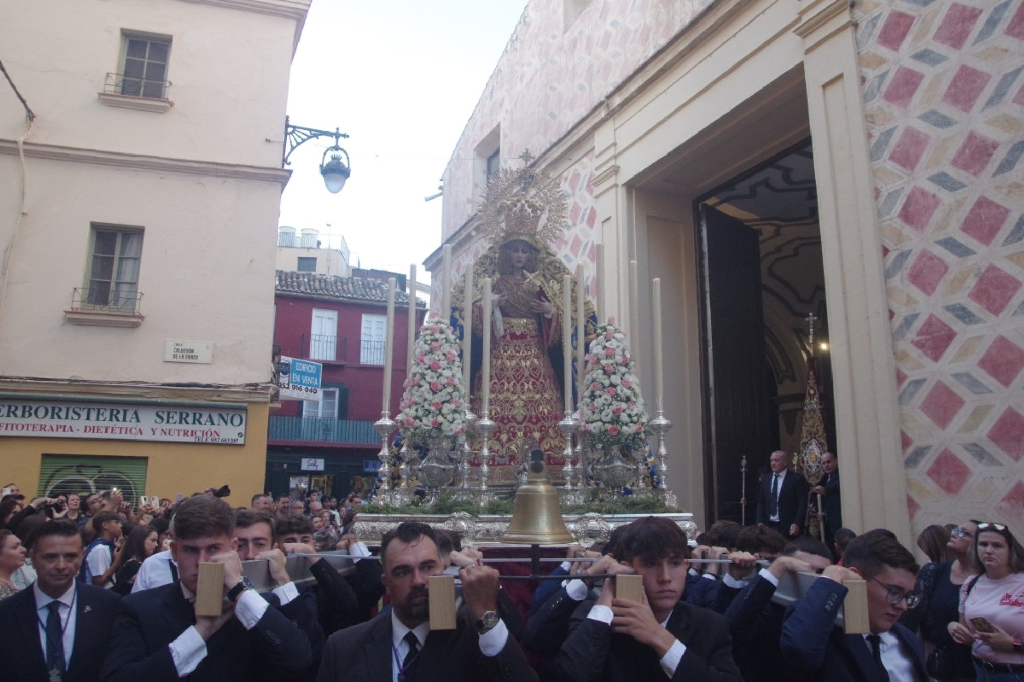 El Rosario vespertino de la Virgen de Lágrimas y Favores, en imágenes