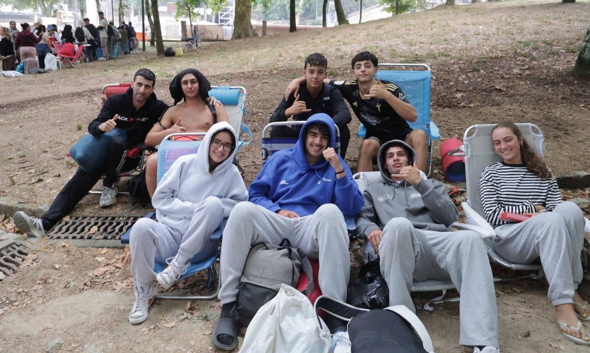 Un grupo que acudió de madrugada a Castrelos.