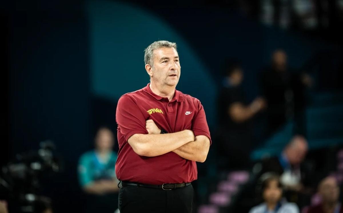 El seleccionador, Miguel Méndez, lamentó el mal partido de sus chicas