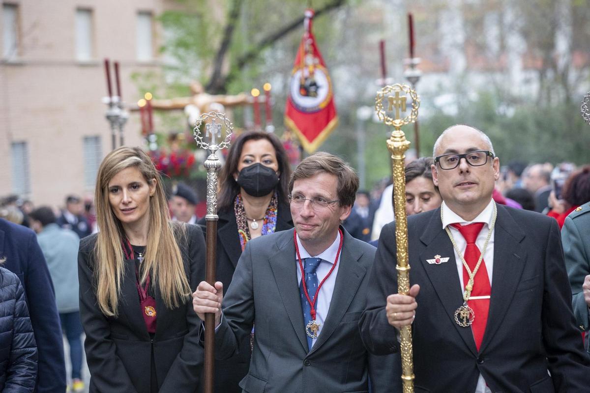El alcalde de Madrid, José Luis Martínez-Almeida, en la procesión de El Cristo del Camino