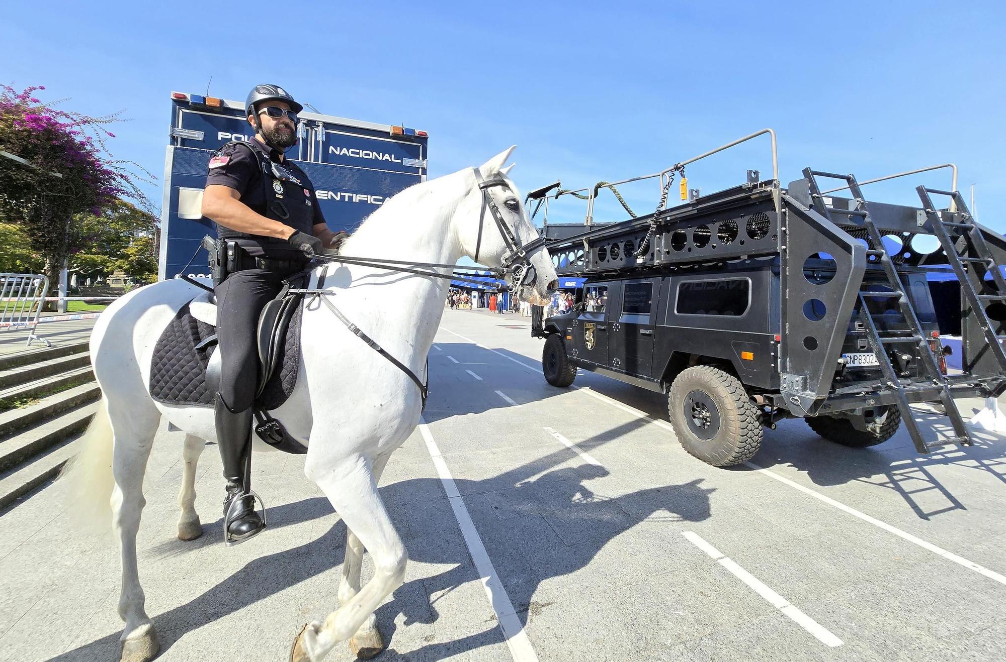 Vigo inaugura con la "Exposición de Medios" las celebraciones del Día de la Policía Nacional