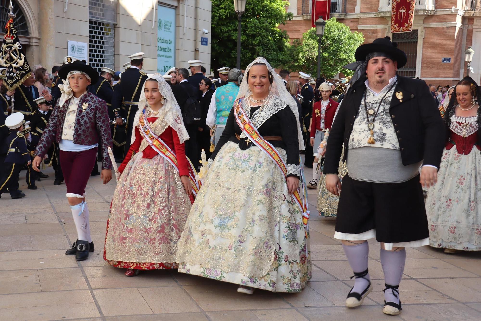 Comisiones de falla en la Procesión de la Virgen (2/5)
