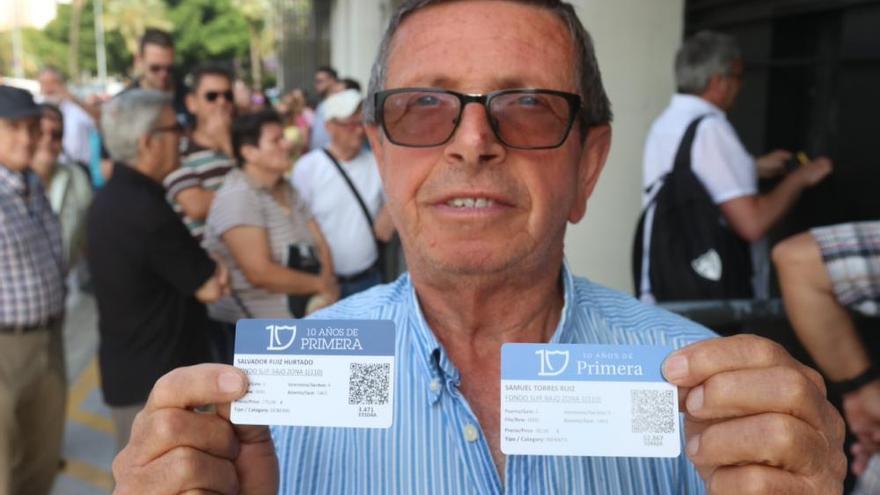 Colas en la Rosaleda para renovar el abono