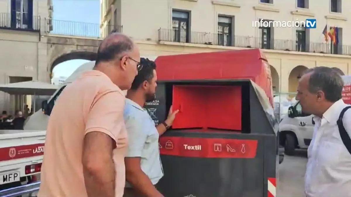 La Universidad de Alicante y Proyecto Lázaro recogen 1.127 kilos de ropa durante el curso