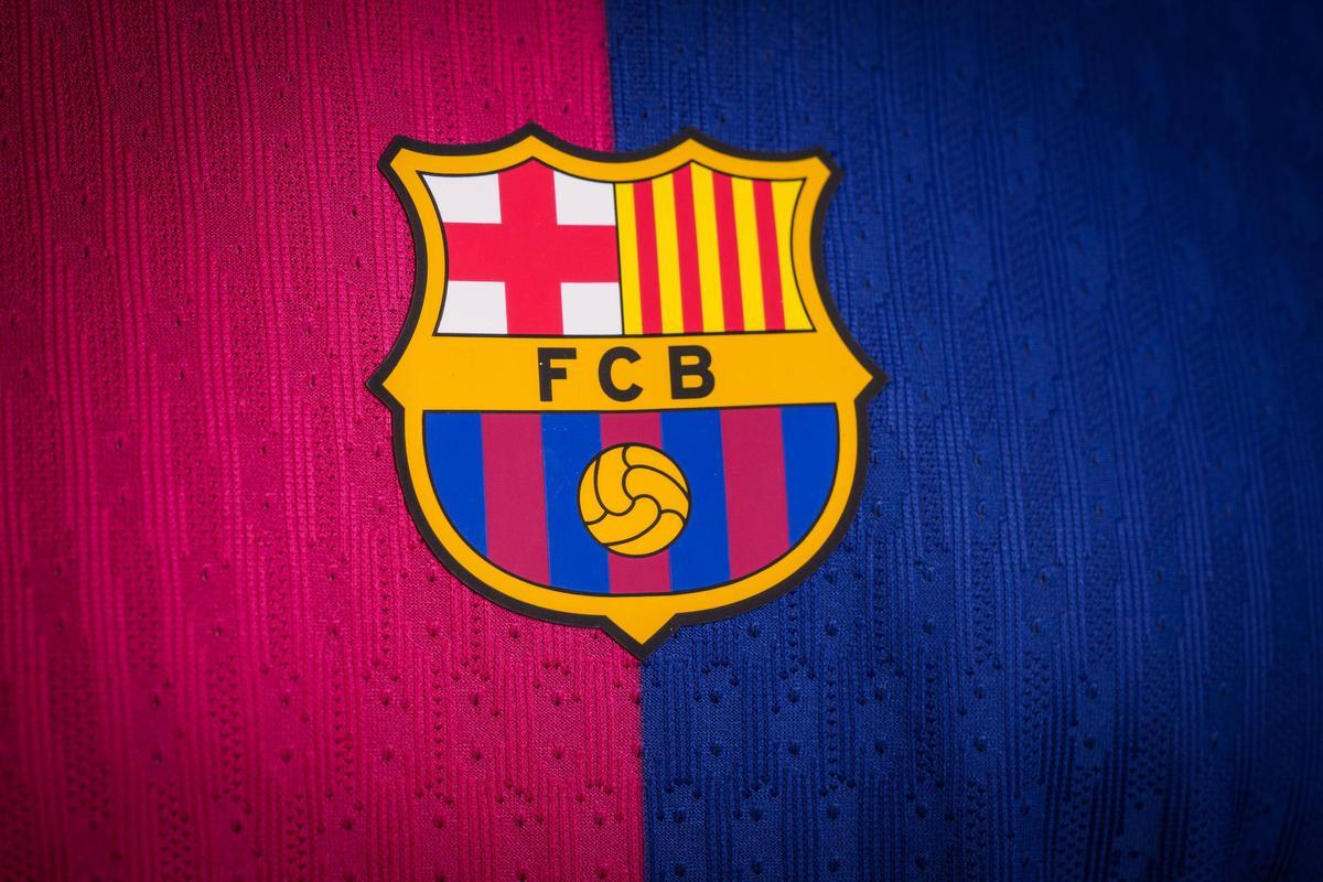 El escudo del Barça, en la camiseta blaugrana