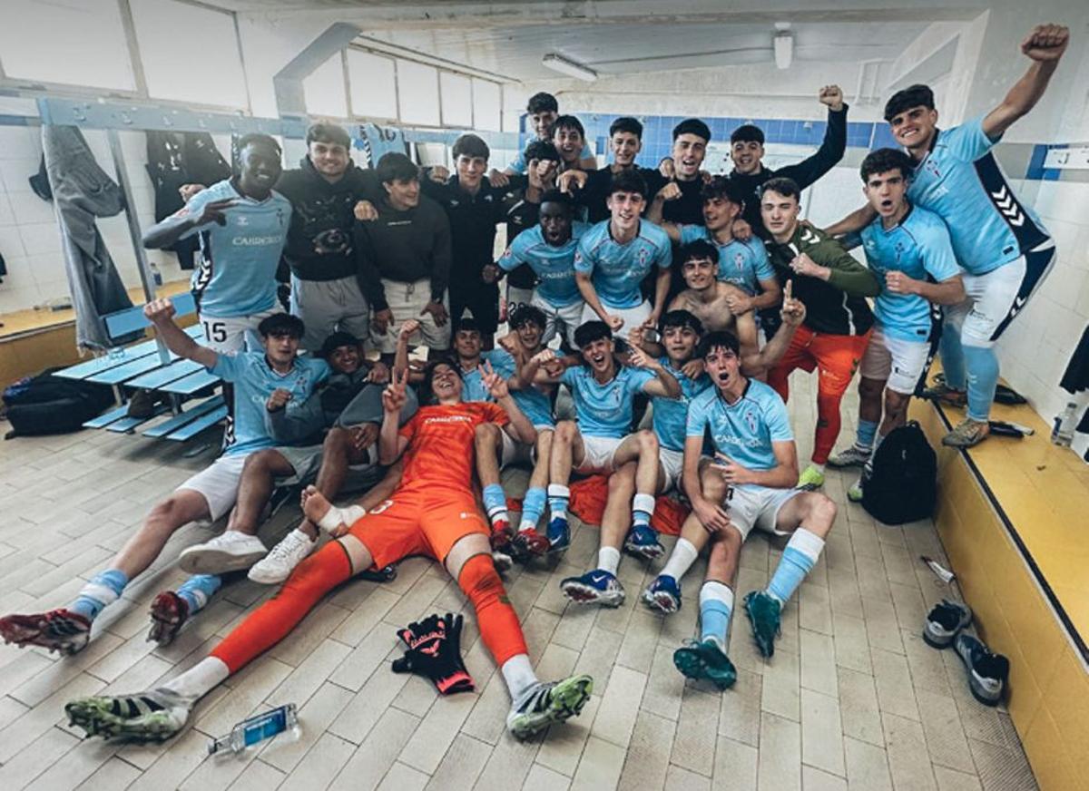 Los jugadores del Celta celebran la victoria y el liderato. | R.C. CELTA