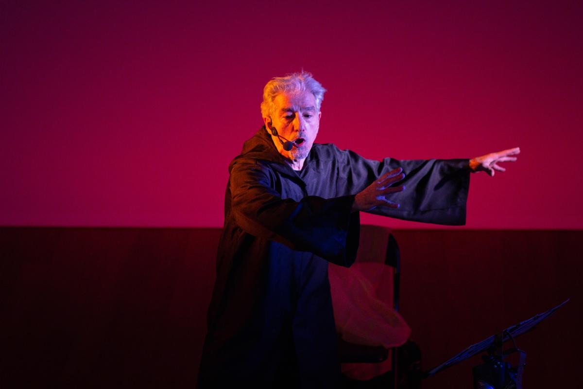 El actor Sergio Pazos, durante el monólogo.