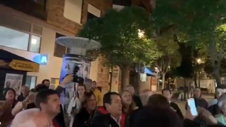 Pelea entre PP y PSOE en la pegada de carteles de Alcorcón