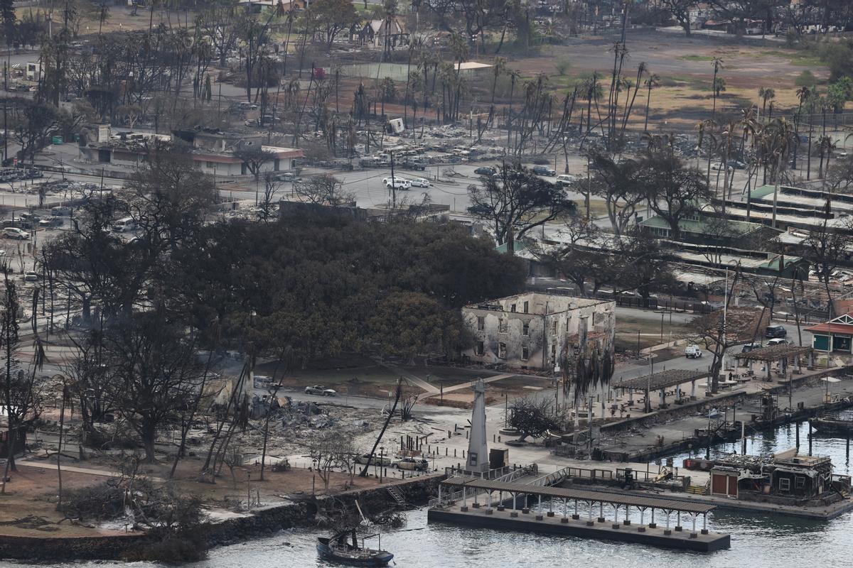 El fuego destruye la localidad de Lahaina, en Hawái