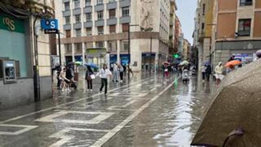 VÍDEO Y GALERÍA | Dos trombas de agua provocan el caos en las calles de Zamora