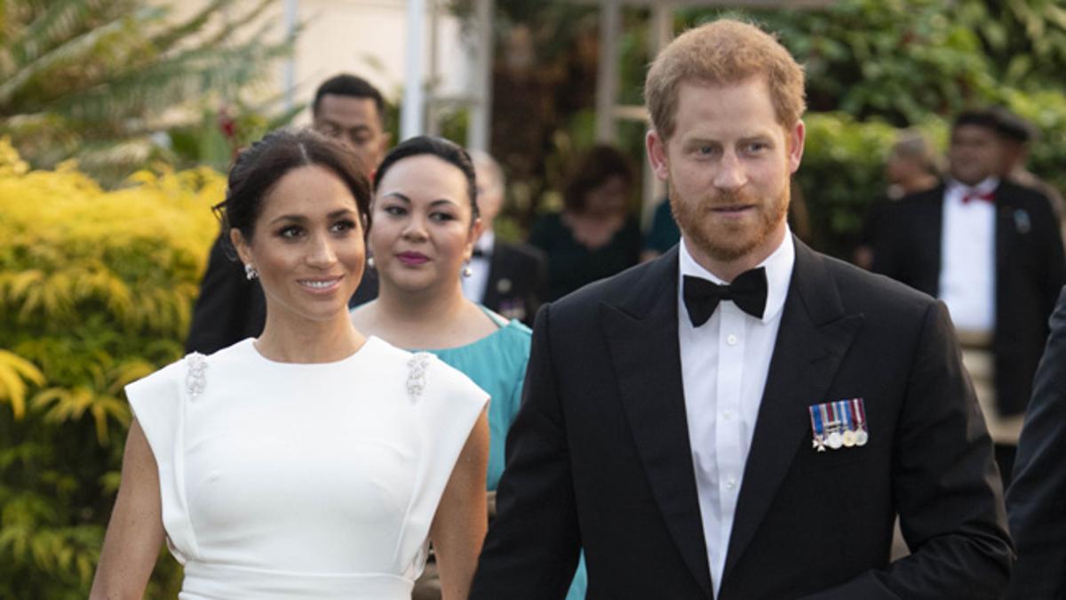 Meghan Markle apuesta por el blanco y acierta en su visita a Tonga