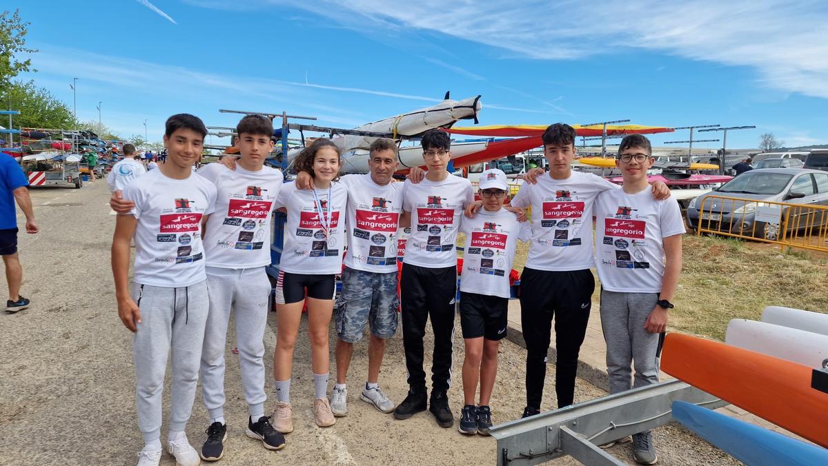 Expedición del SanGregorio Ciudad de Zamora con la medallista Ainnare García.