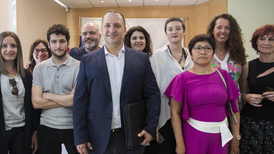 Miembros de Podemos en la C. Valenciana en la toma de posesión de Dalmau como vicepresidente y conseller.