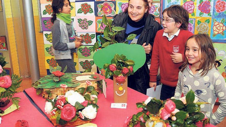 Los lotes de los cultivadores y los trabajos escolares son los protagonistas de la muestra.  // Rafa Vázquez