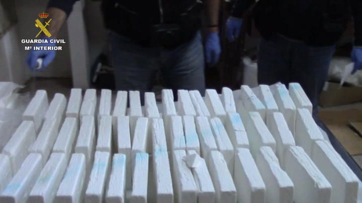 Parte de la cocaína intervenida en Serra.