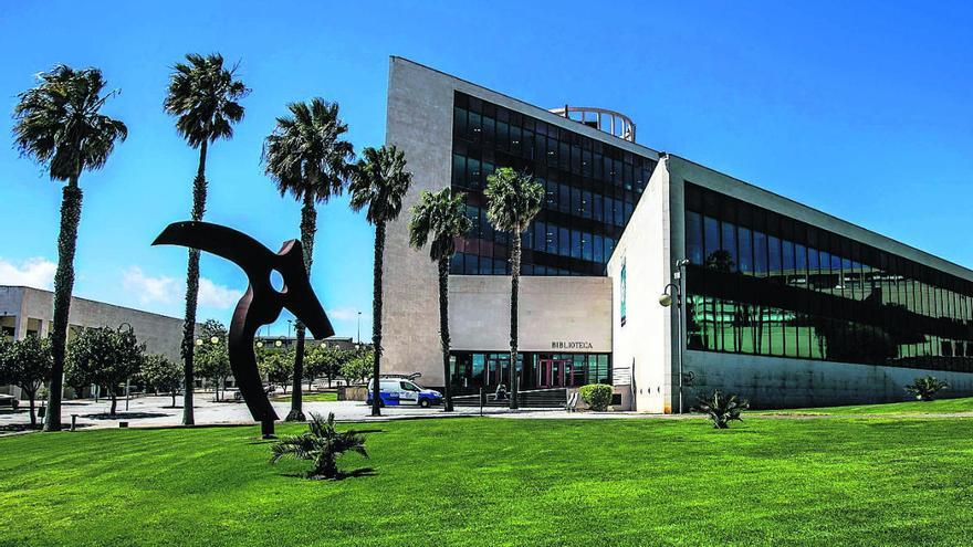 Biblioteca central del Campus de Guajara de la ULL.