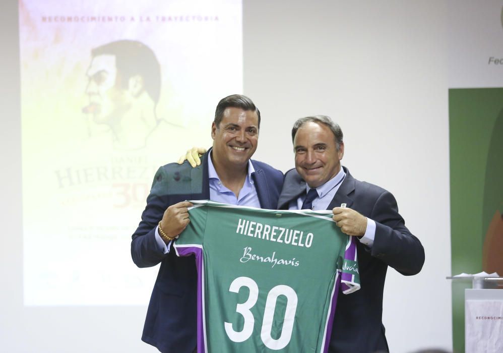 Homenaje al árbitro de baloncesto Daniel Hierrezuelo