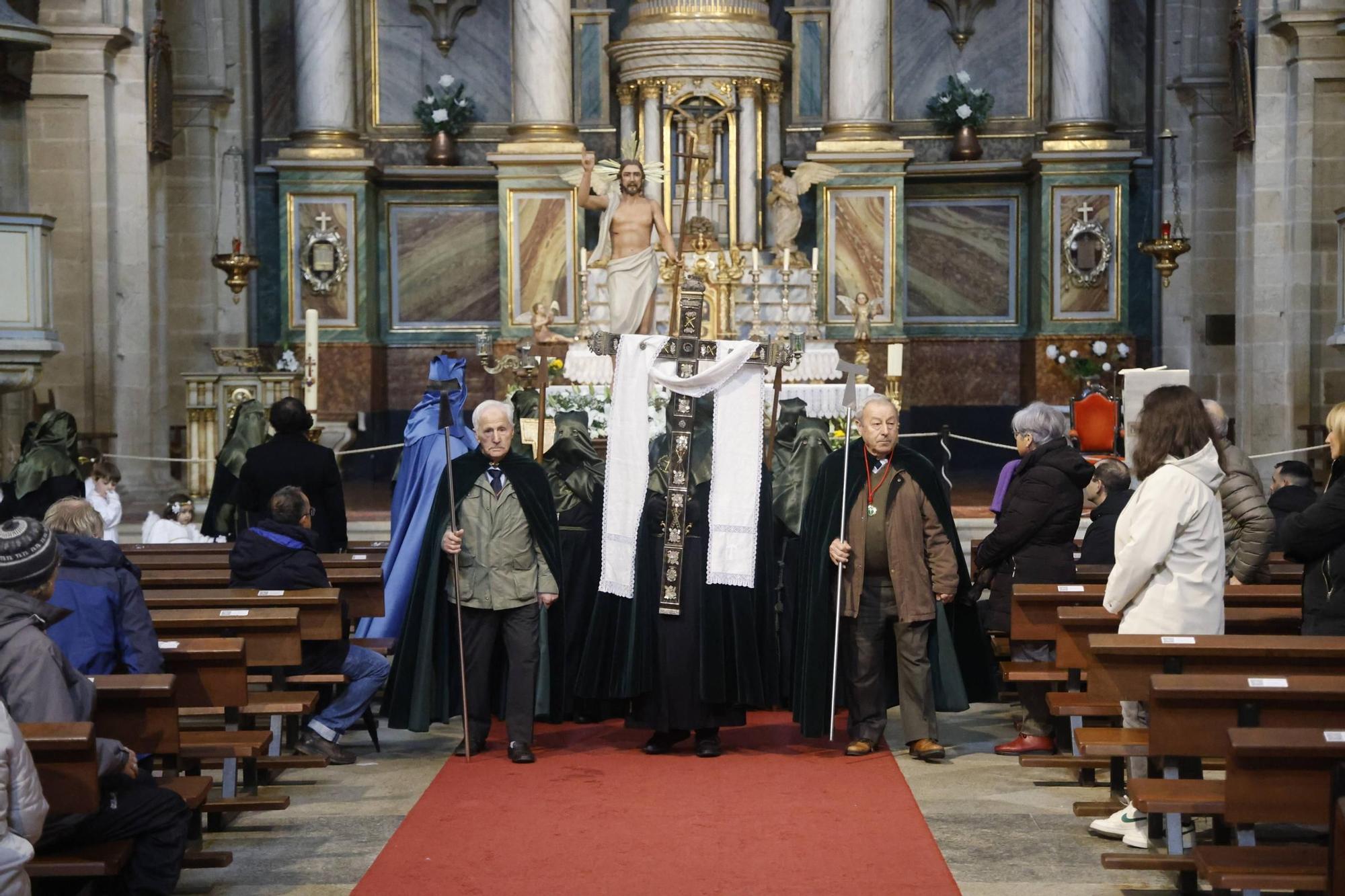 Así ha sido la procesión del Cristo Resucitado en Santiago