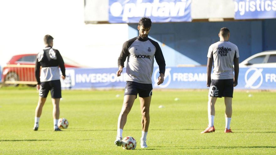 Julio Rodríguez, en un entrenamiento con el Avilés. | MIKI LÓPEZ