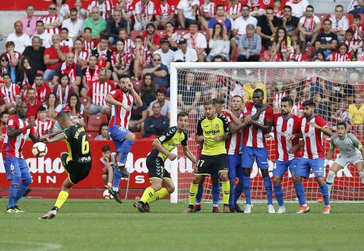Álvaro Jiménez quería el dorsal 25, pero tuvo que jugar con el 12
