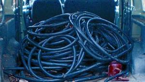 Cables de coure a la furgoneta interceptada per la Guàrdia Civil.