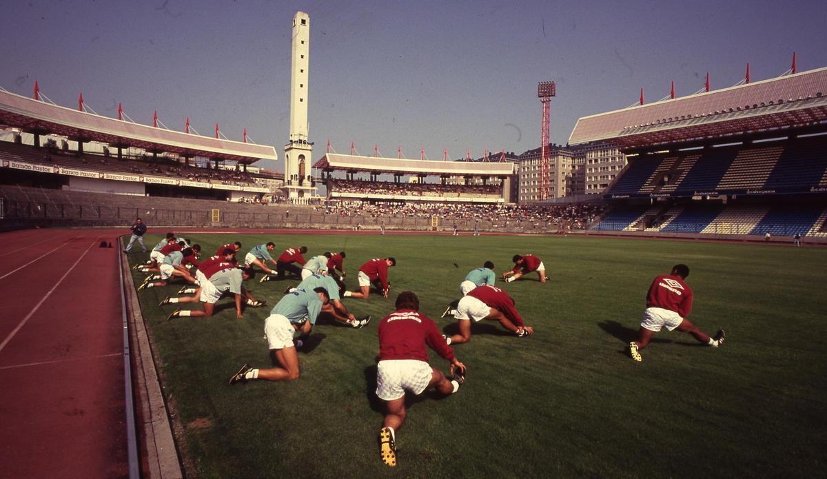 El Dépor, en Riazor en 1993 con General al fondo.