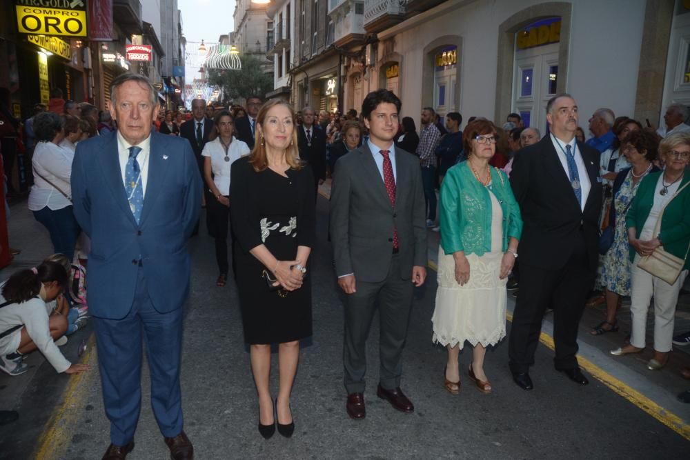 Pontevedra arropa con devoción a su Virgen