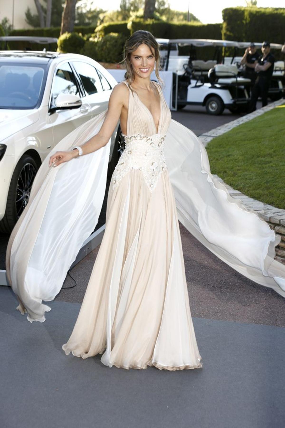 Alessandra Ambrosio en la gala amfAR