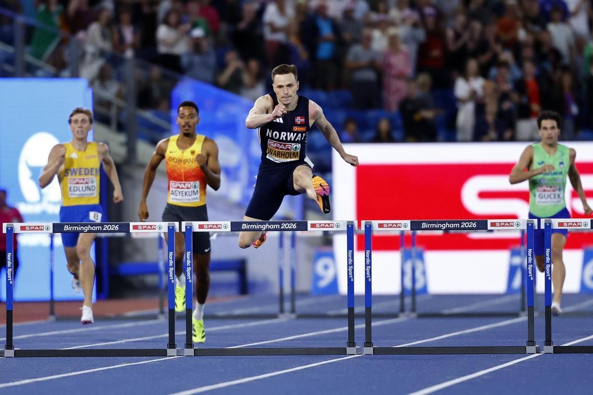 El noruego Warholm, sin rival en 400 vallas.