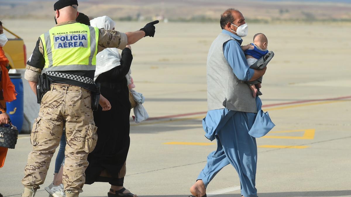 Aterriza en la base de Torrejón un nuevo avión con 260 colaboradores afganos