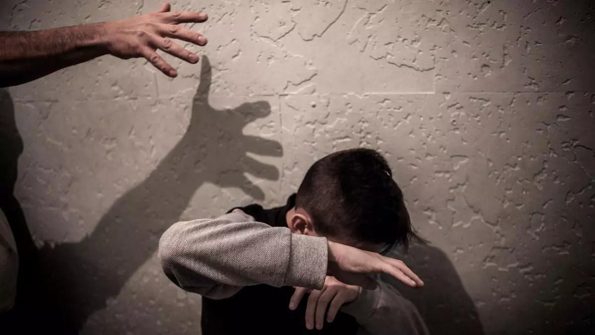 Violencia contra los menores.