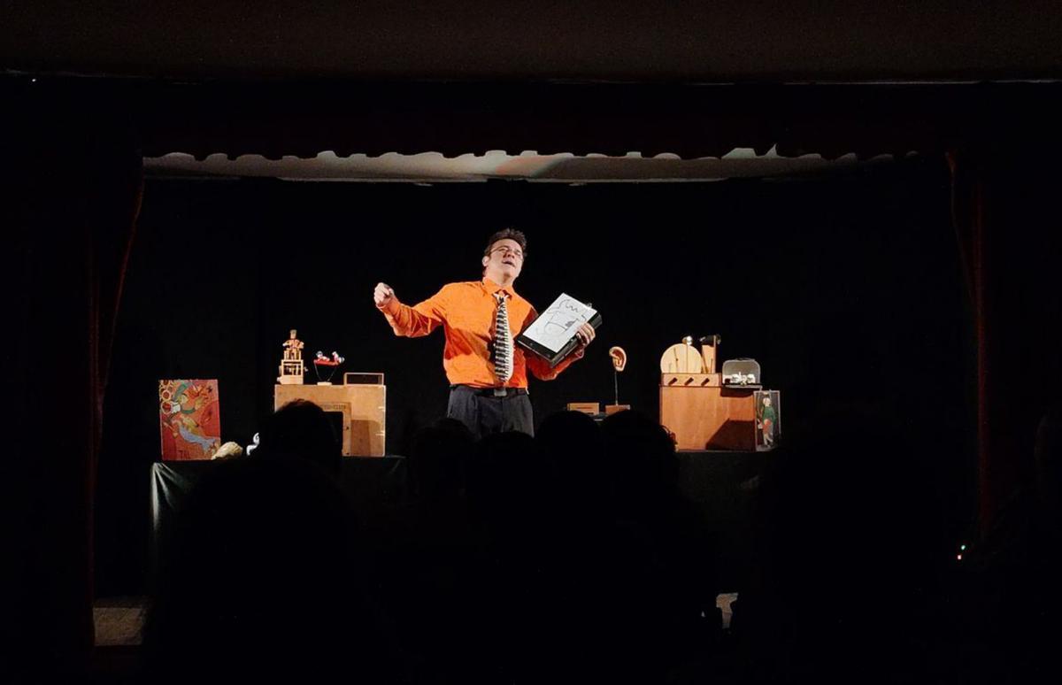 Oswaldo Felipe fusionó poesía con ingenio y humor en ‘Artilogios’.  | SERVICIO ESPECIAL