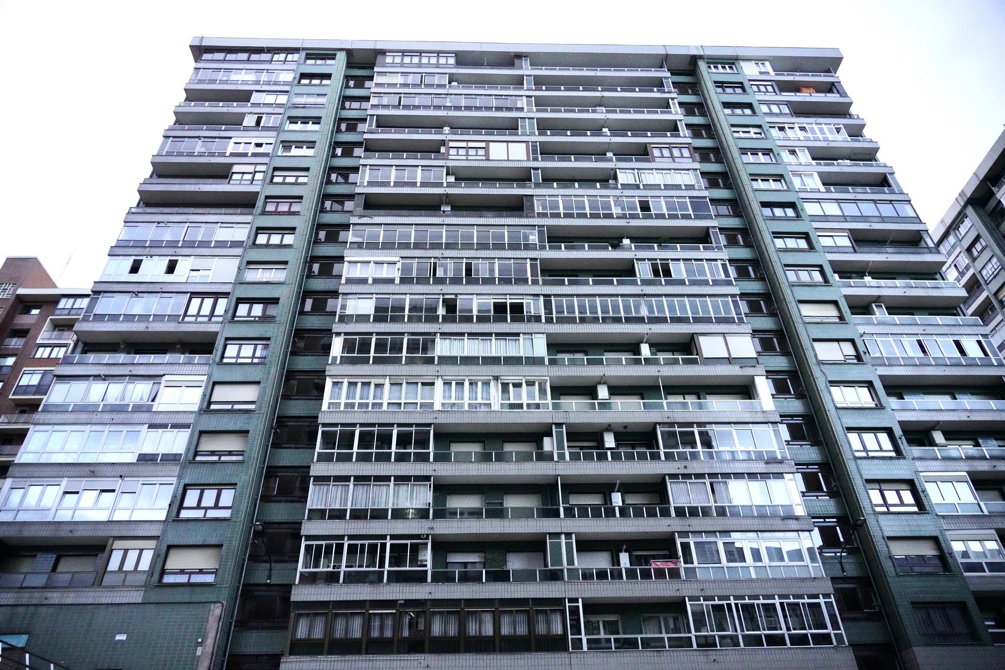 Edificio de viviendas, en el número 4 de plaza de Haro, en el barrio de Santutxu (Bilbao)