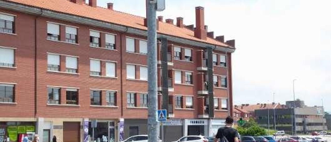 Una de las cámaras, en una glorieta de la avenida Principal.