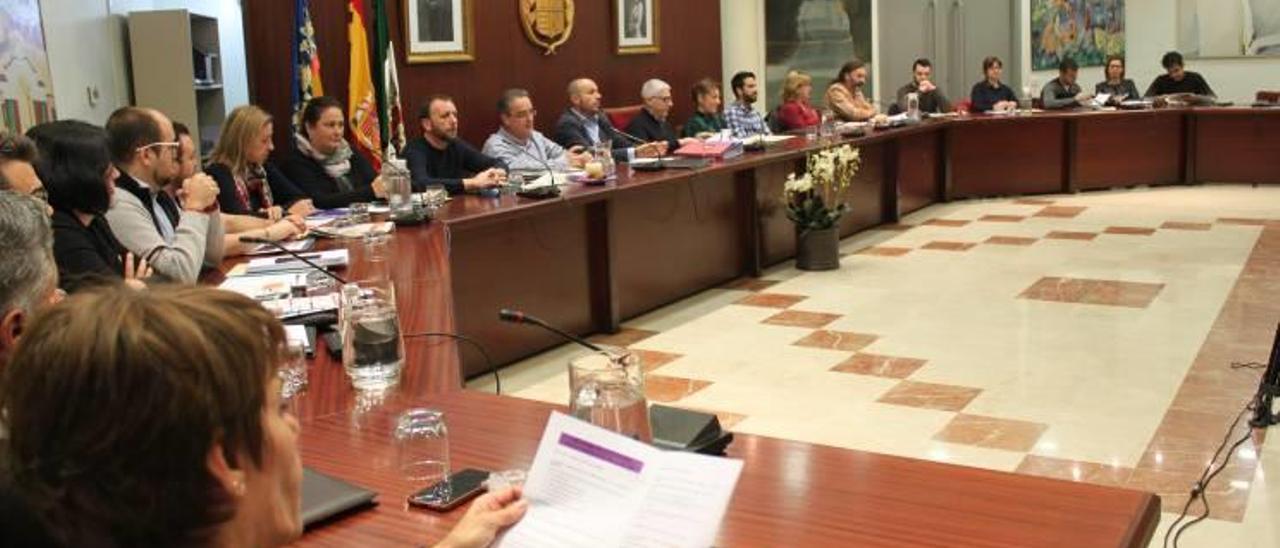 La última sesión plenaria del Ayuntamiento en la que se aprobó la Cuenta General de Novelda.