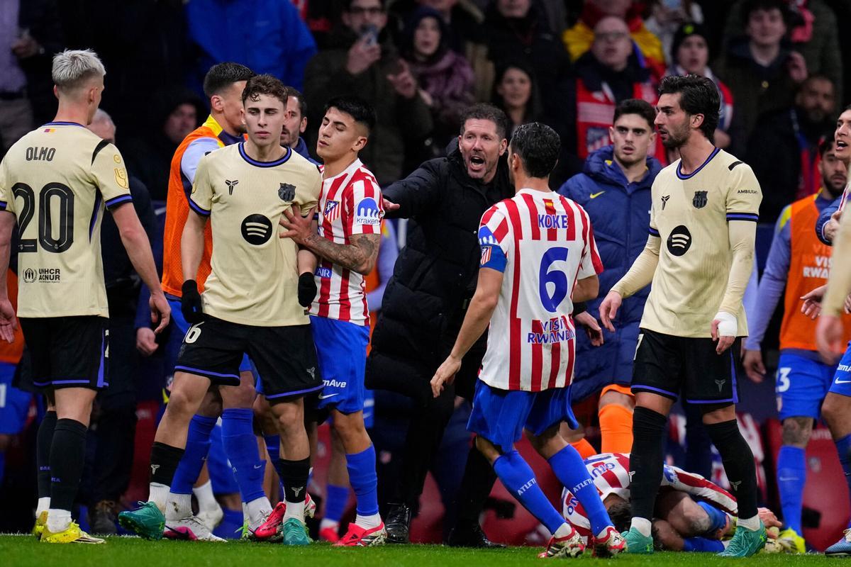 Simeone, durante el Atlético-Barça