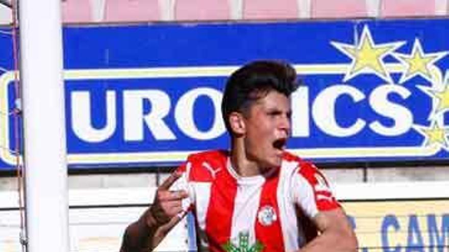 Cristian celebra un gol en el Ruta de la Plata.