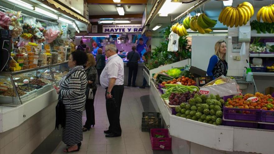 Mañana cerrarán los mercados y abrirán los centros comerciales