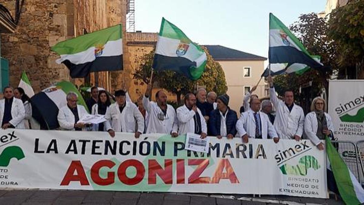 Una de las concentraciones que ha estado llevando a cabo Simex esta semana en diferentes ciudades de Extremadura.