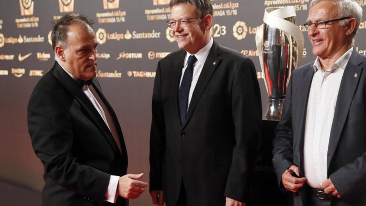 Ximo Puig junto a Joan Ribó y Javier Tebas en la gala de premios LaLiga