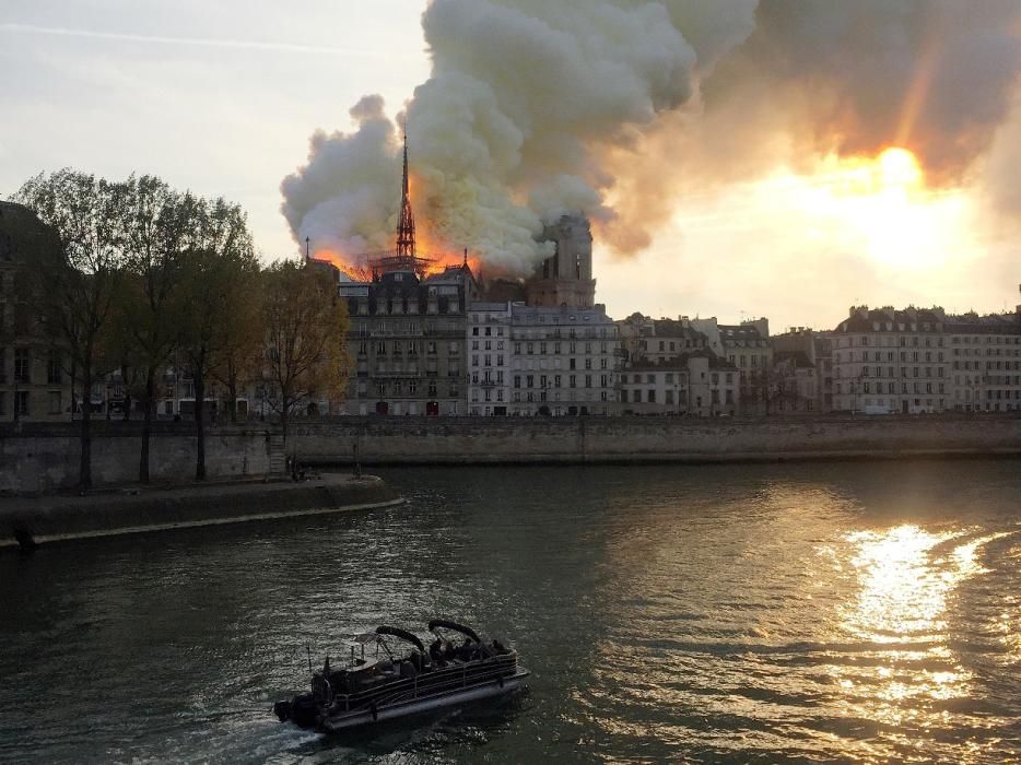 Incendi a la catedral de Notre Dame