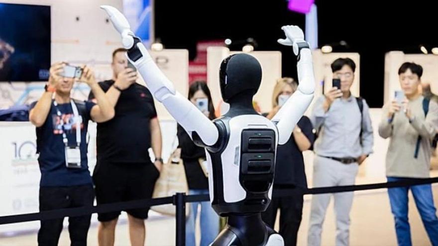 Manifestación de robots en Polonia para exigir una regulación más estricta de la IA
